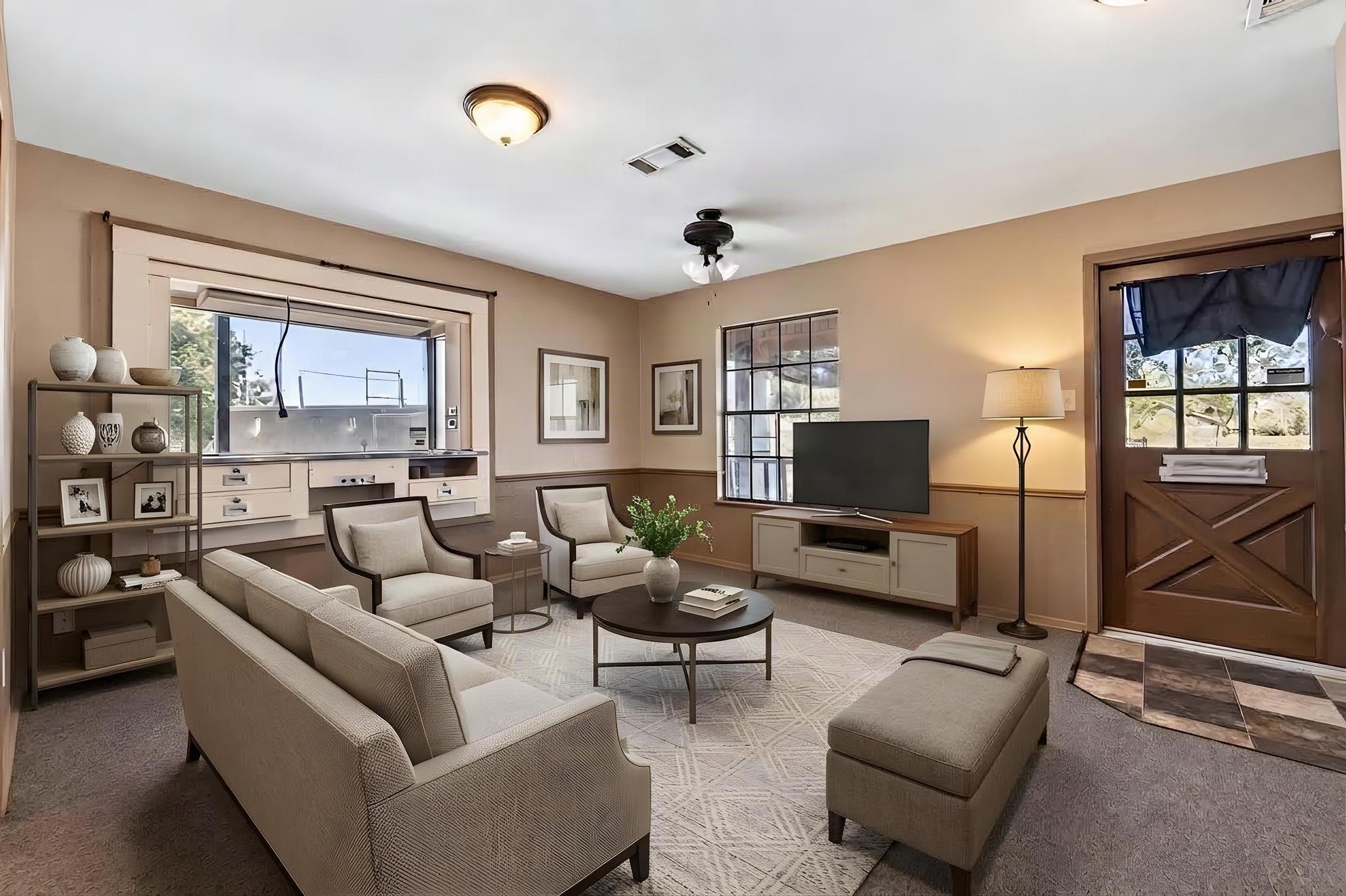 308 S Dalton St Property Photo 4