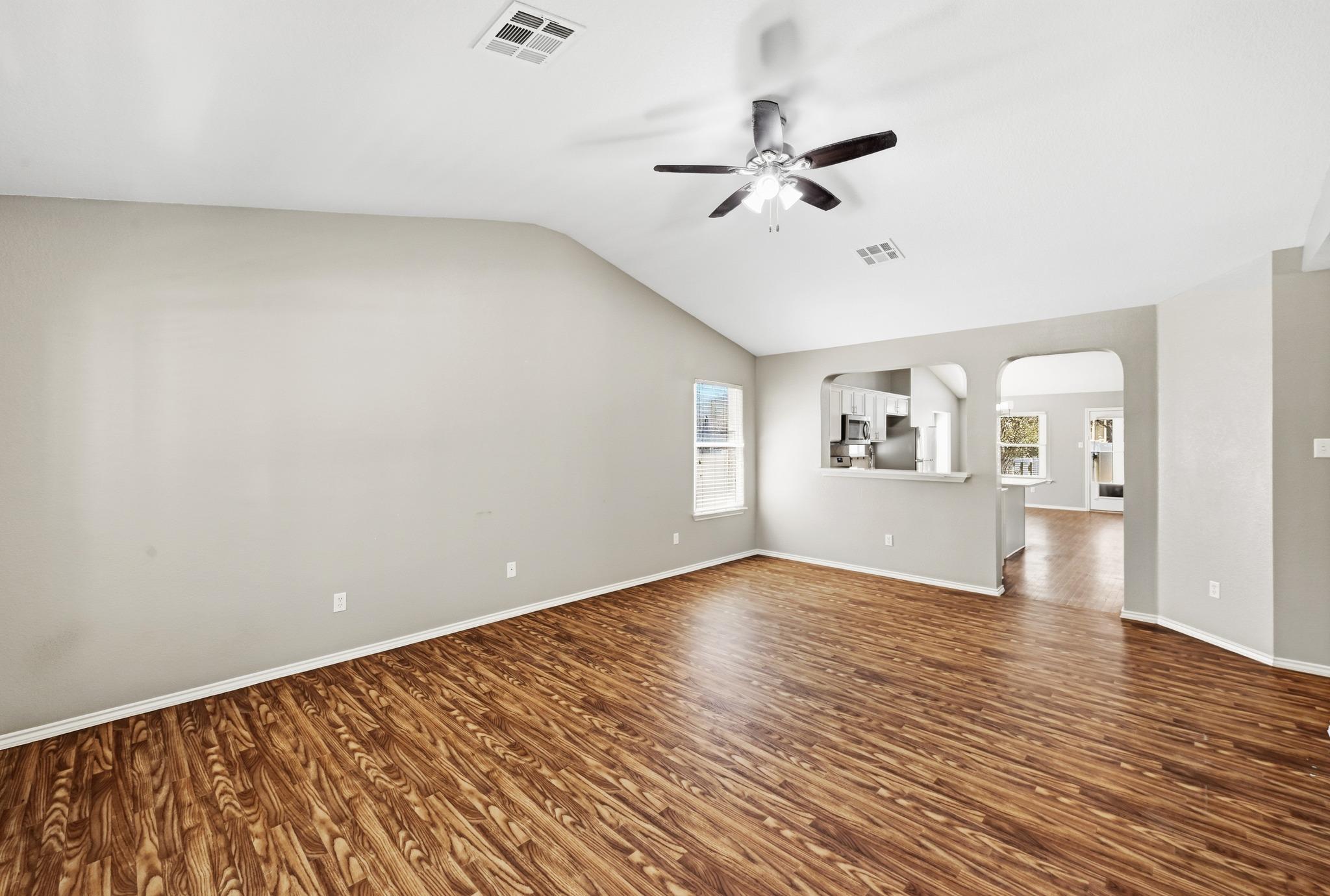 1513 Big Bend Dr Property Photo 4