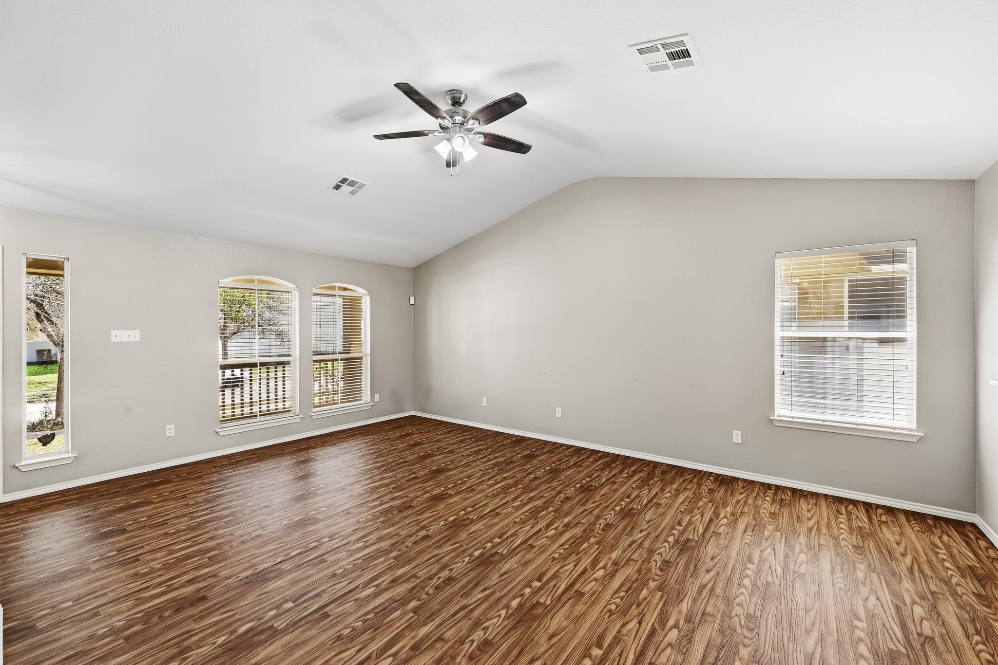 1513 Big Bend Dr Property Photo 8