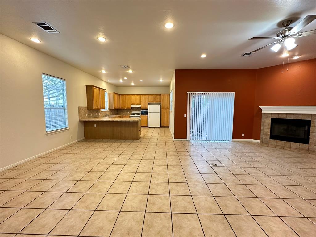 606 E 54th St #a Property Photo 4