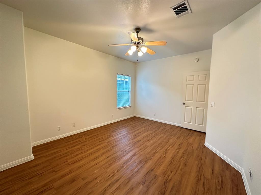 606 E 54th St #a Property Photo 9