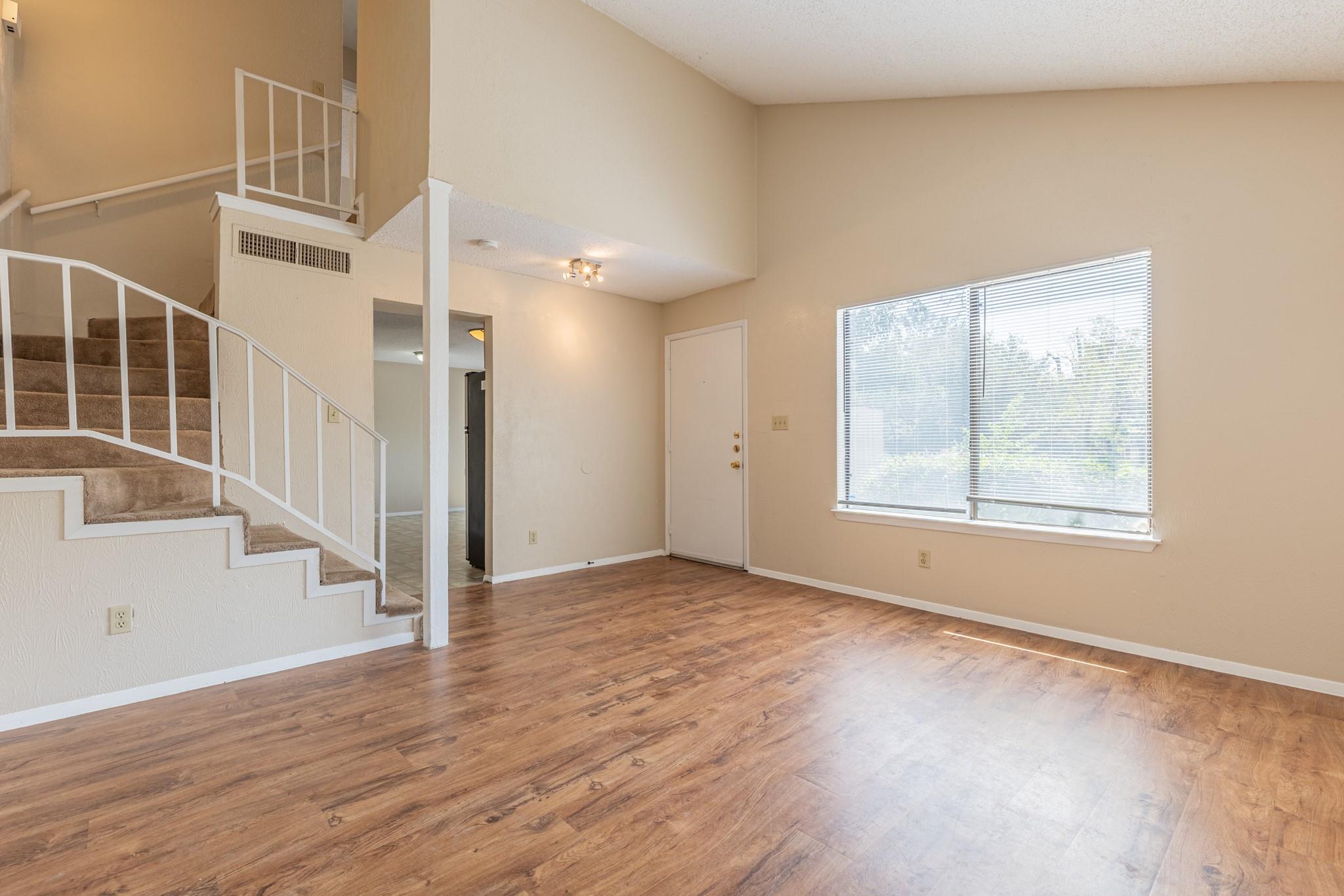 9524 Quail Village Ln Property Photo 6
