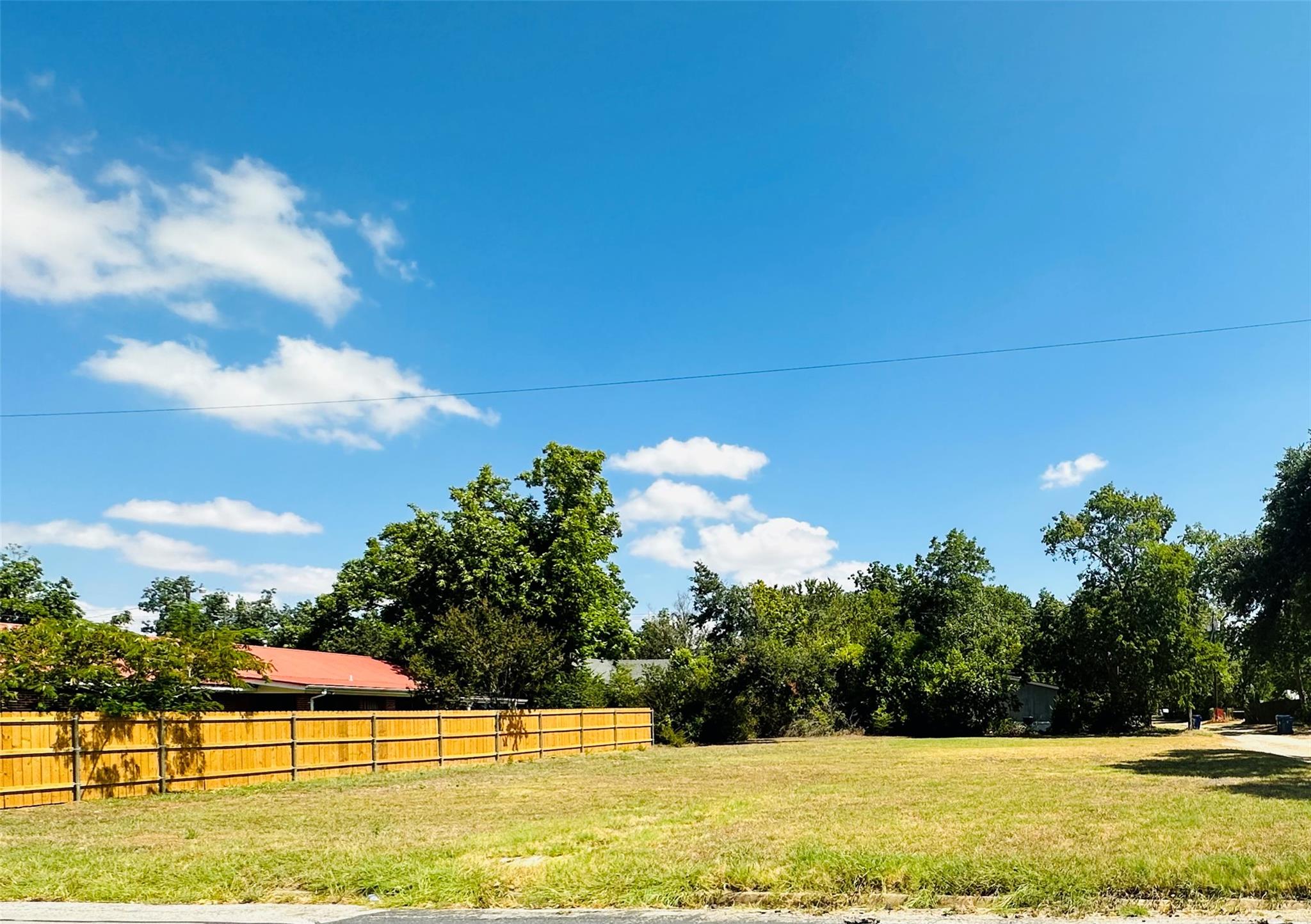 El Real Estate Listings Main Image