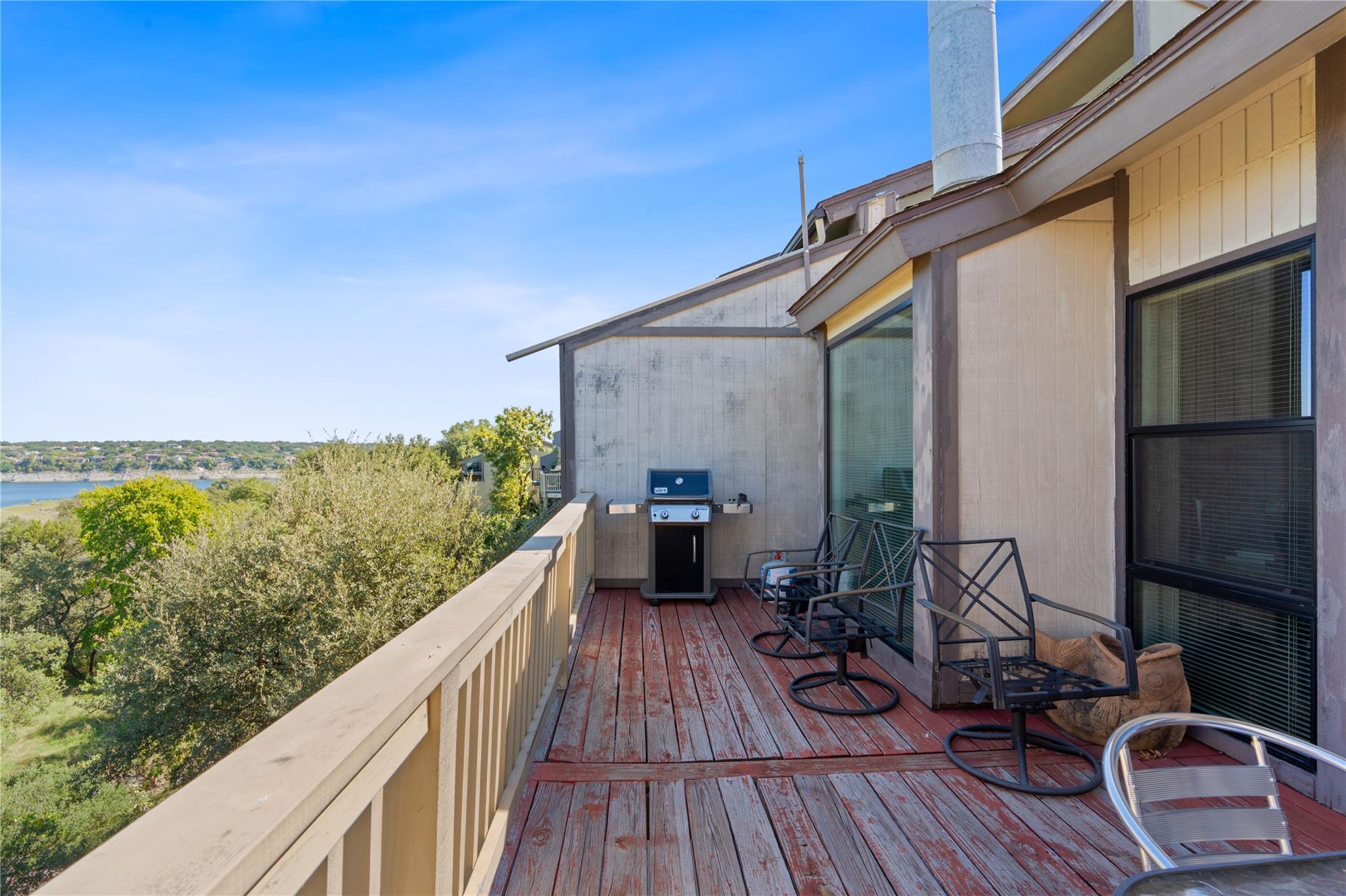 111 Comanche Pt Property Photo 8