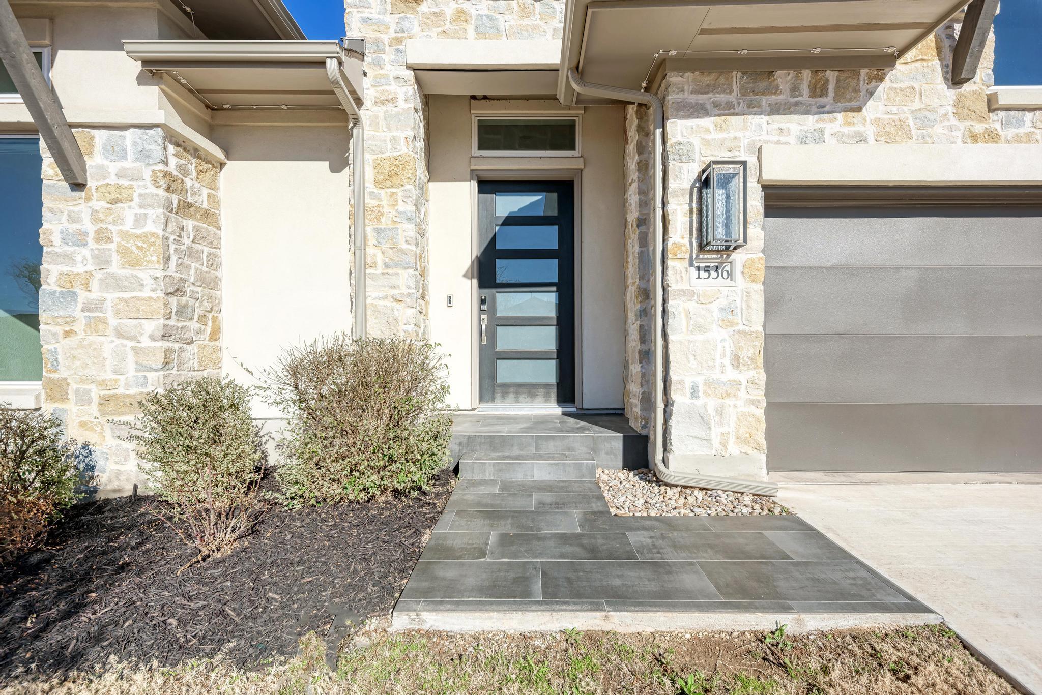 1536 Caylea Bluff Ln Property Photo 4
