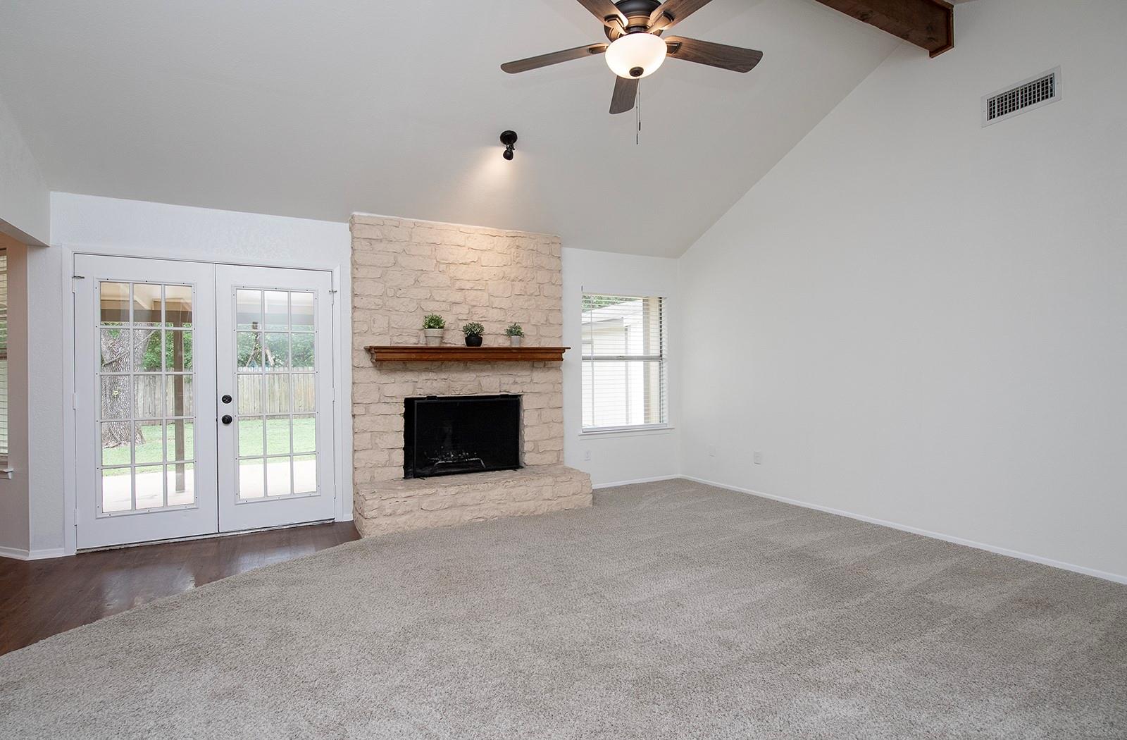 910 Garden View Dr Property Photo 5