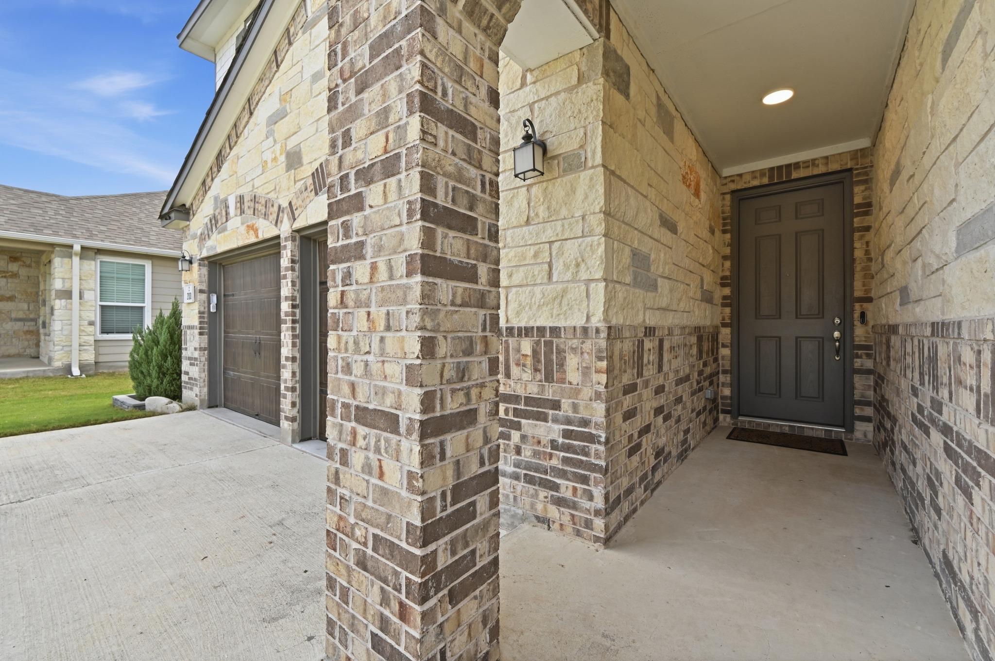 200 Auburn St Property Photo 4