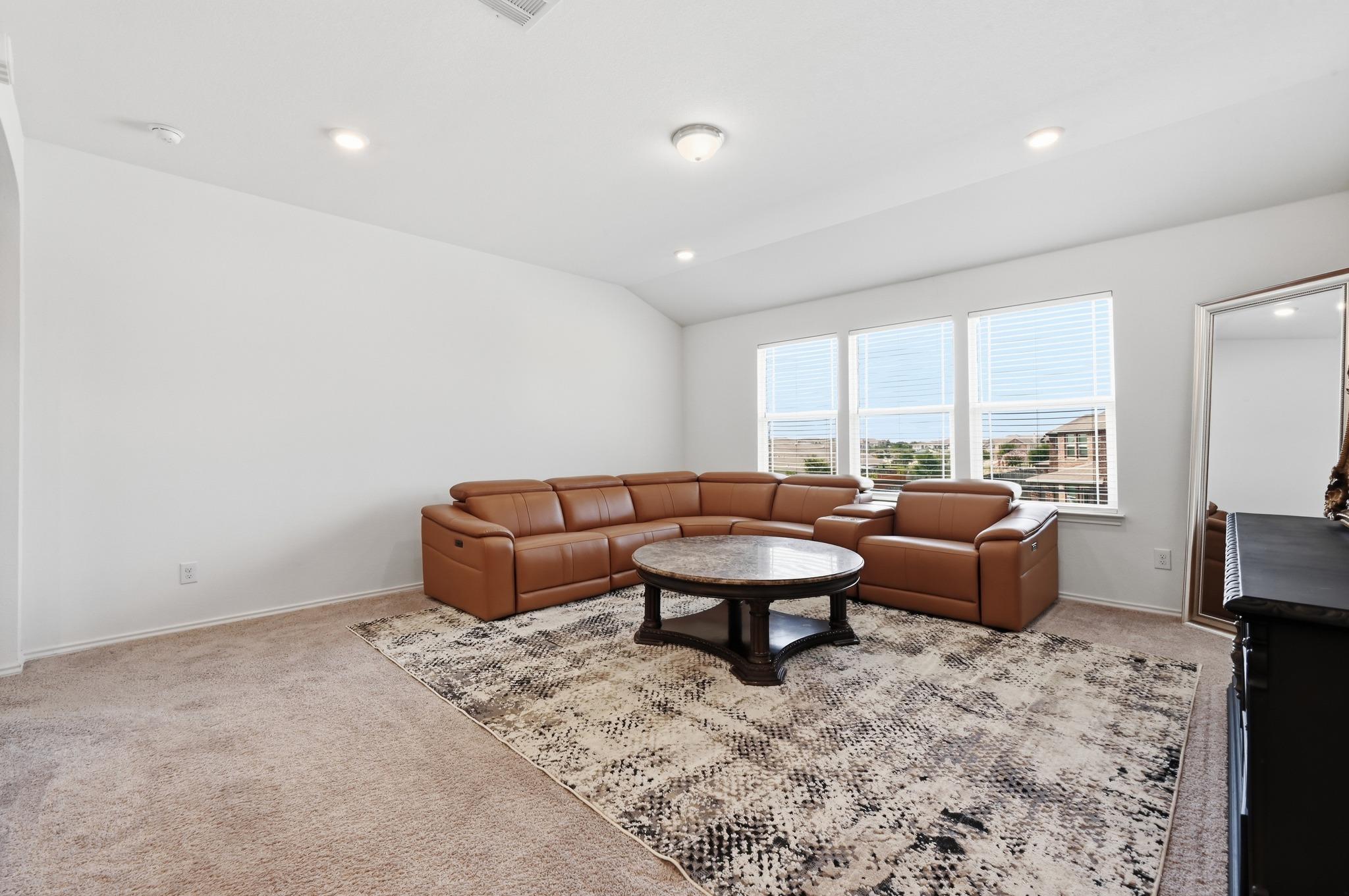 200 Auburn St Property Photo 22