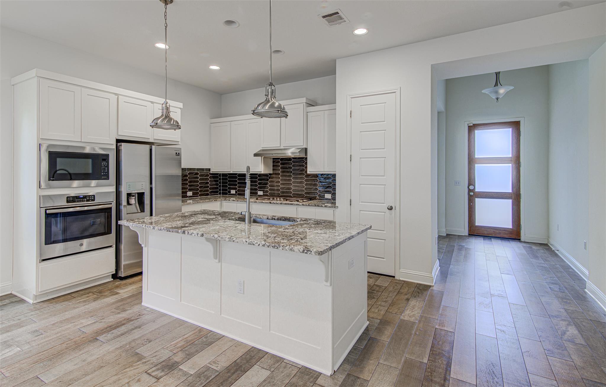 6712 Kalahari Dr Property Photo 4