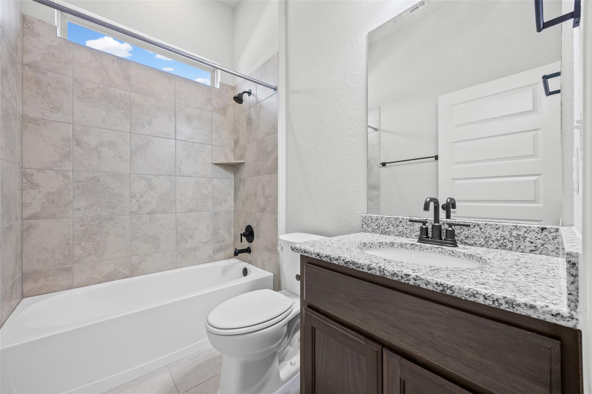 12900 Bloomington Dr Property Photo 4