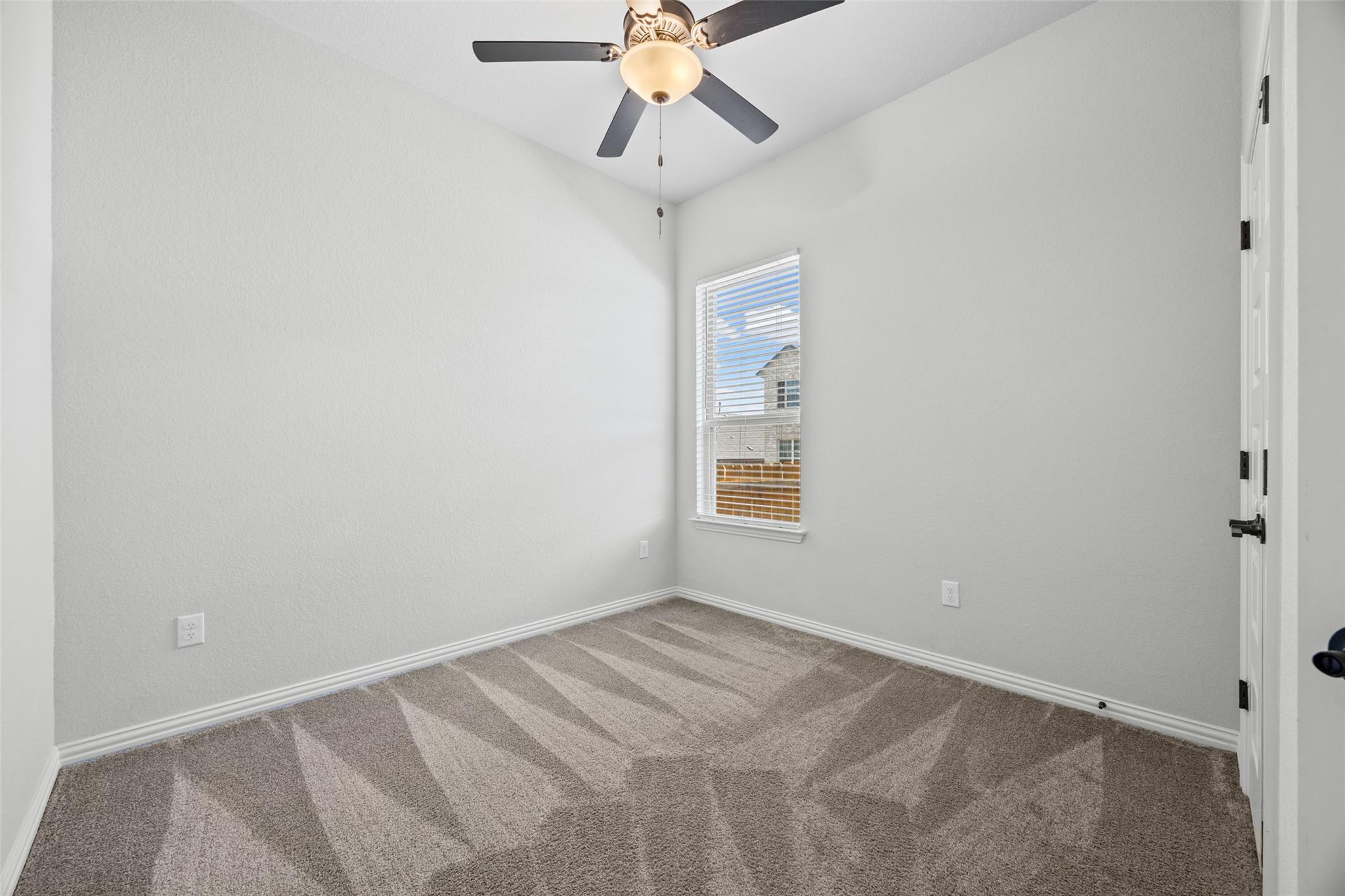 12900 Bloomington Dr Property Photo 5