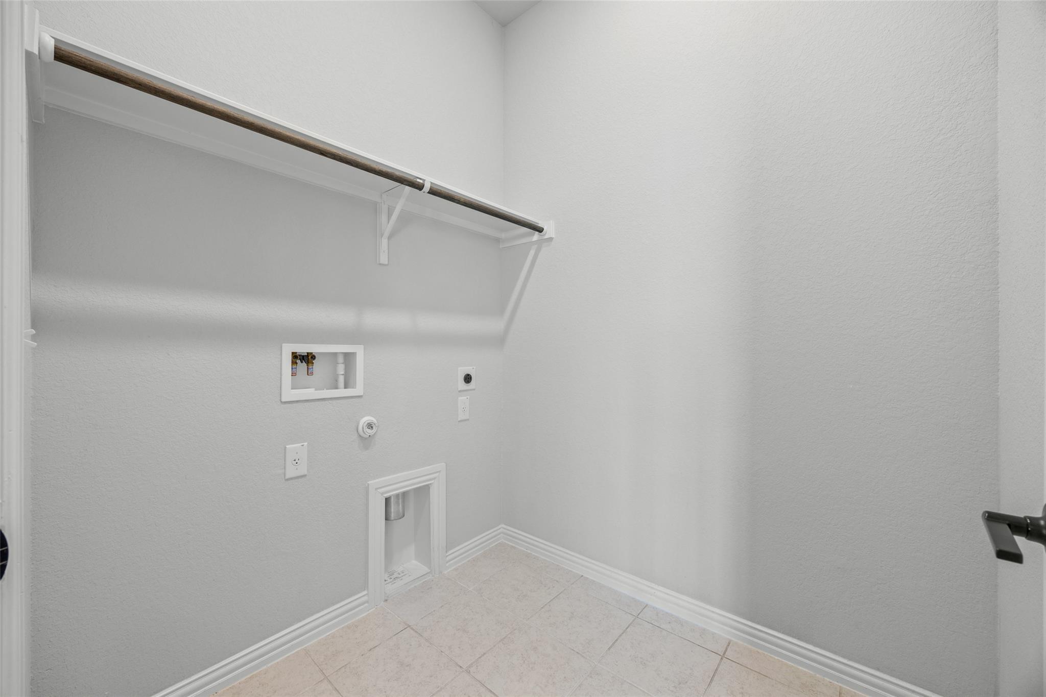 12900 Bloomington Dr Property Photo 13