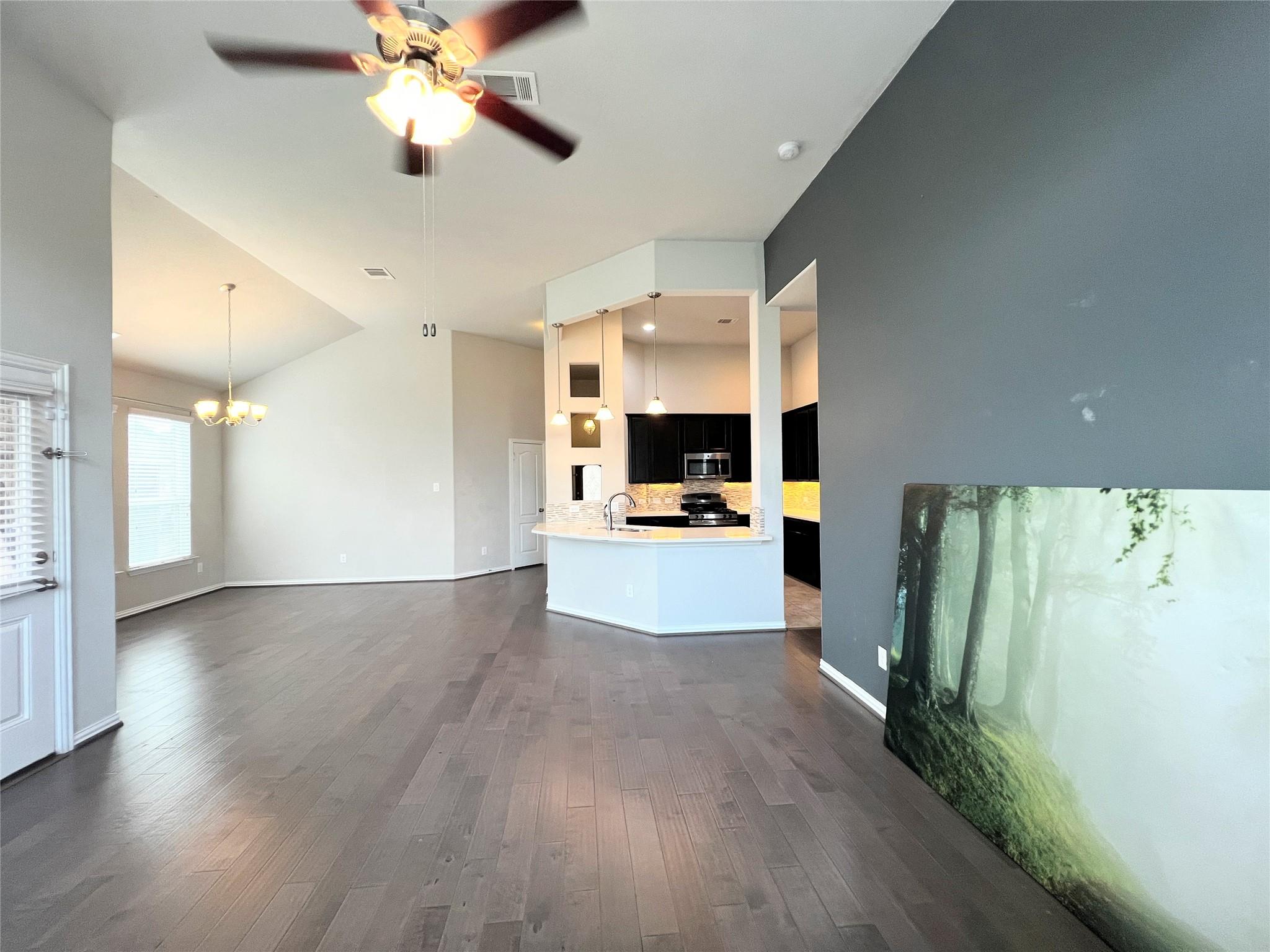 613 Palmilla St Property Photo 5
