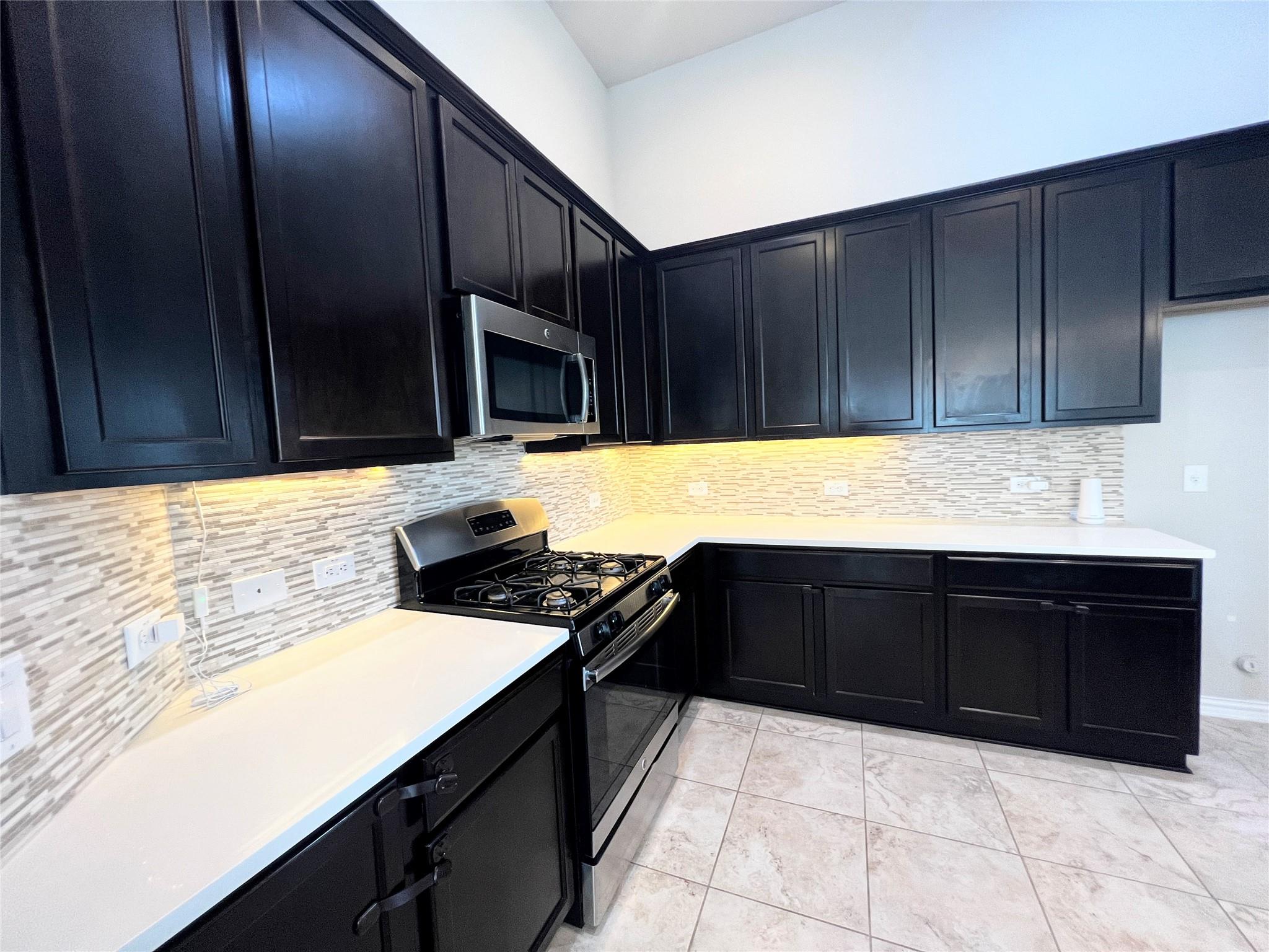 613 Palmilla St Property Photo 10