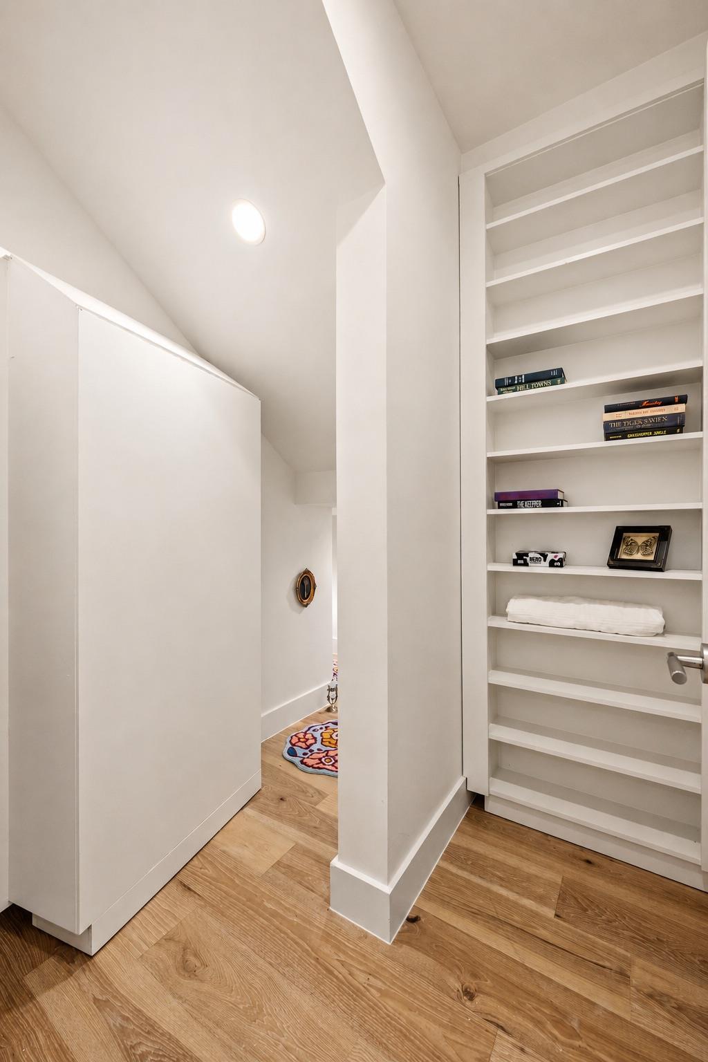 1007 E 15th St #3 Property Photo 18