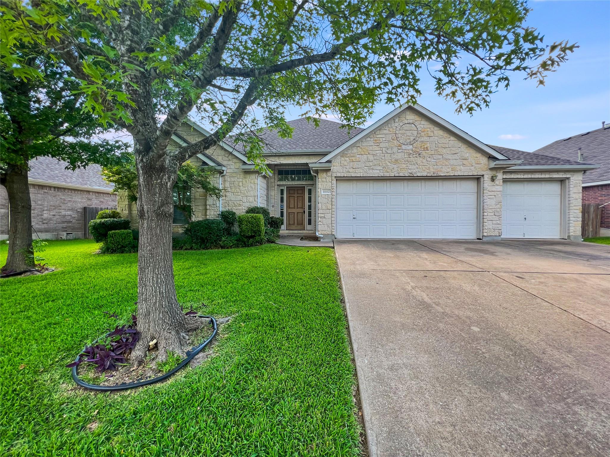 11112 Jockey Bluff Dr Property Photo 3