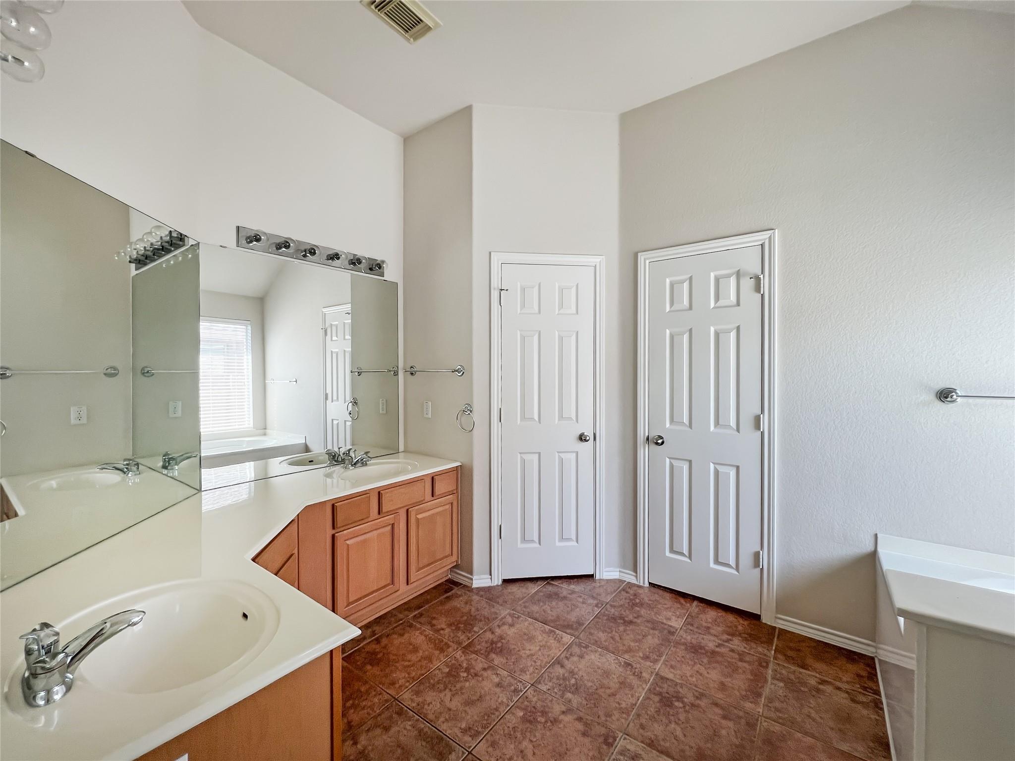 11112 Jockey Bluff Dr Property Photo 21
