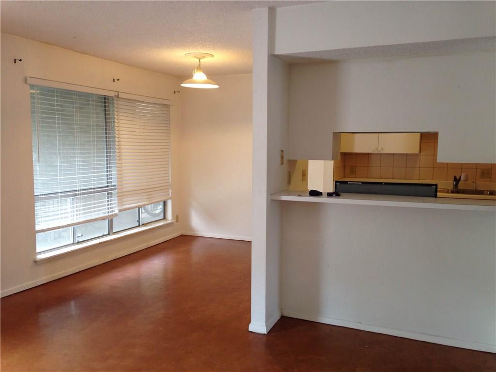 500 E Riverside Dr #211 Property Photo 2