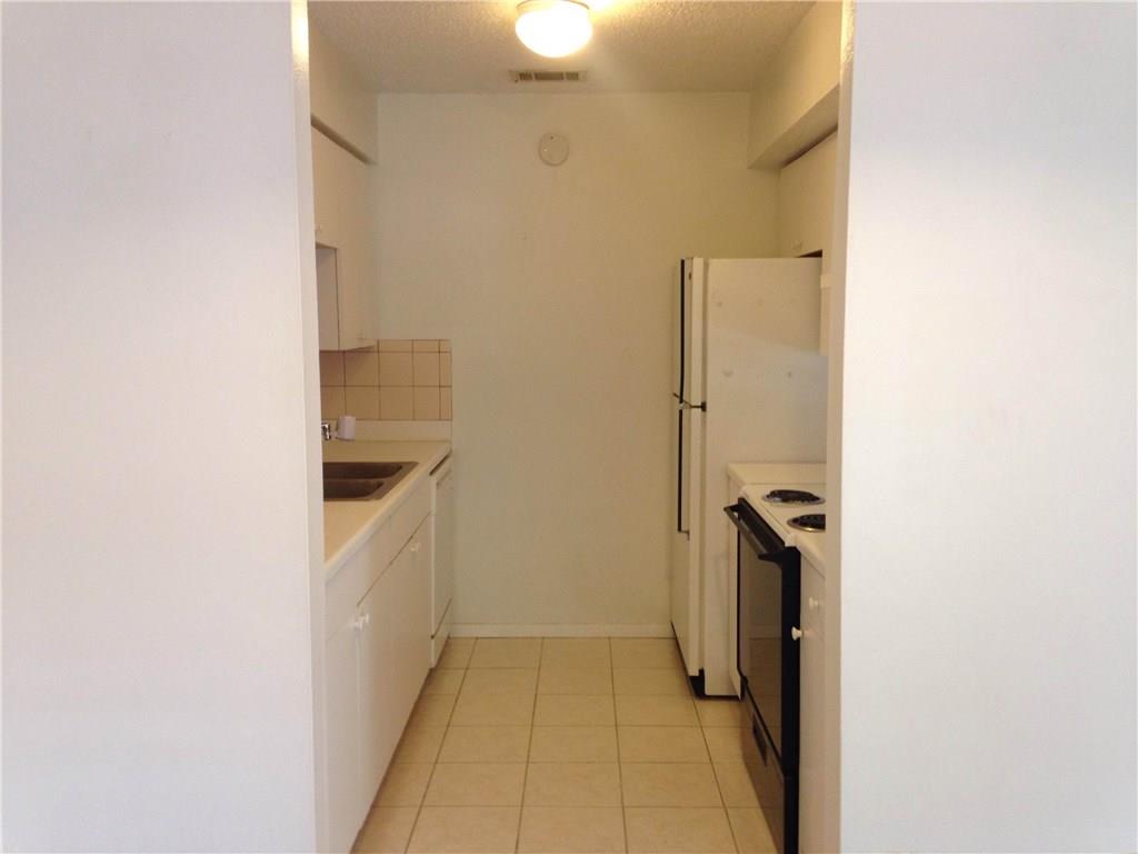 500 E Riverside Dr #211 Property Photo 3