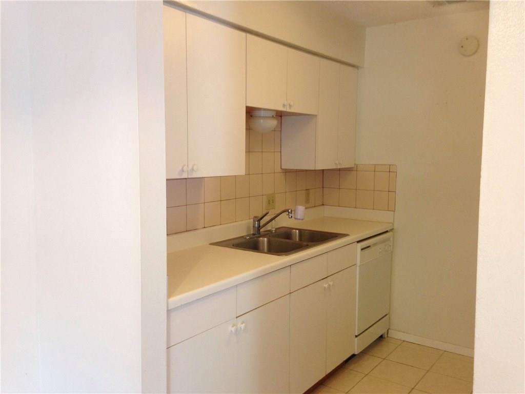 500 E Riverside Dr #211 Property Photo 4