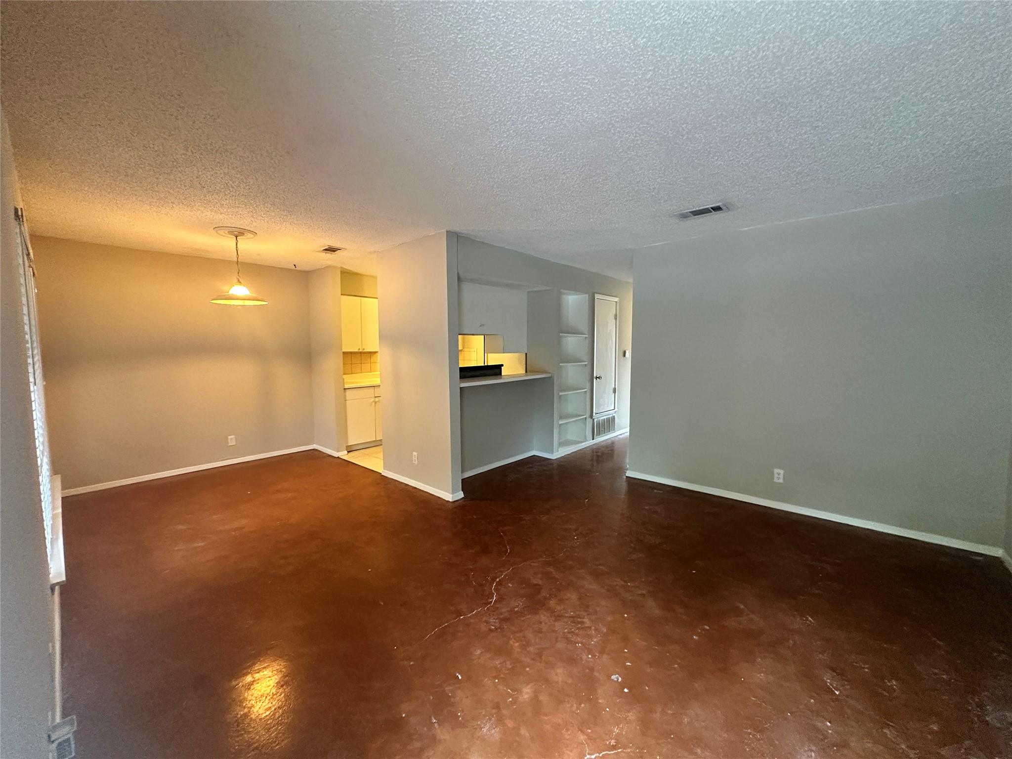500 E Riverside Dr #211 Property Photo 5