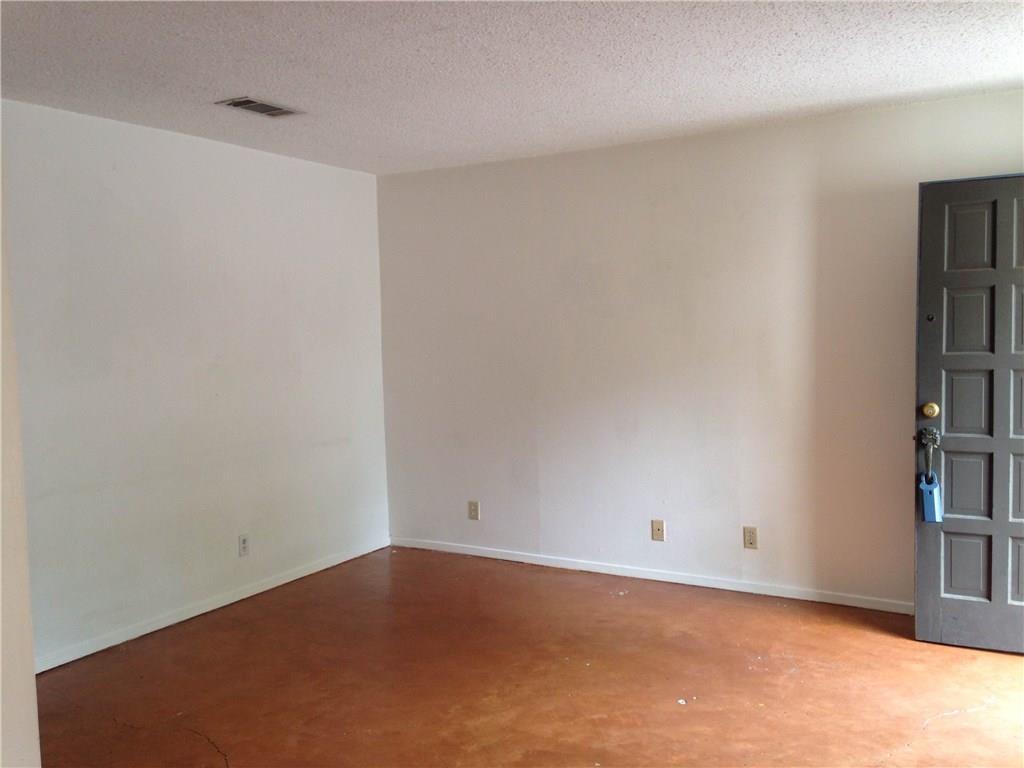 500 E Riverside Dr #211 Property Photo 6