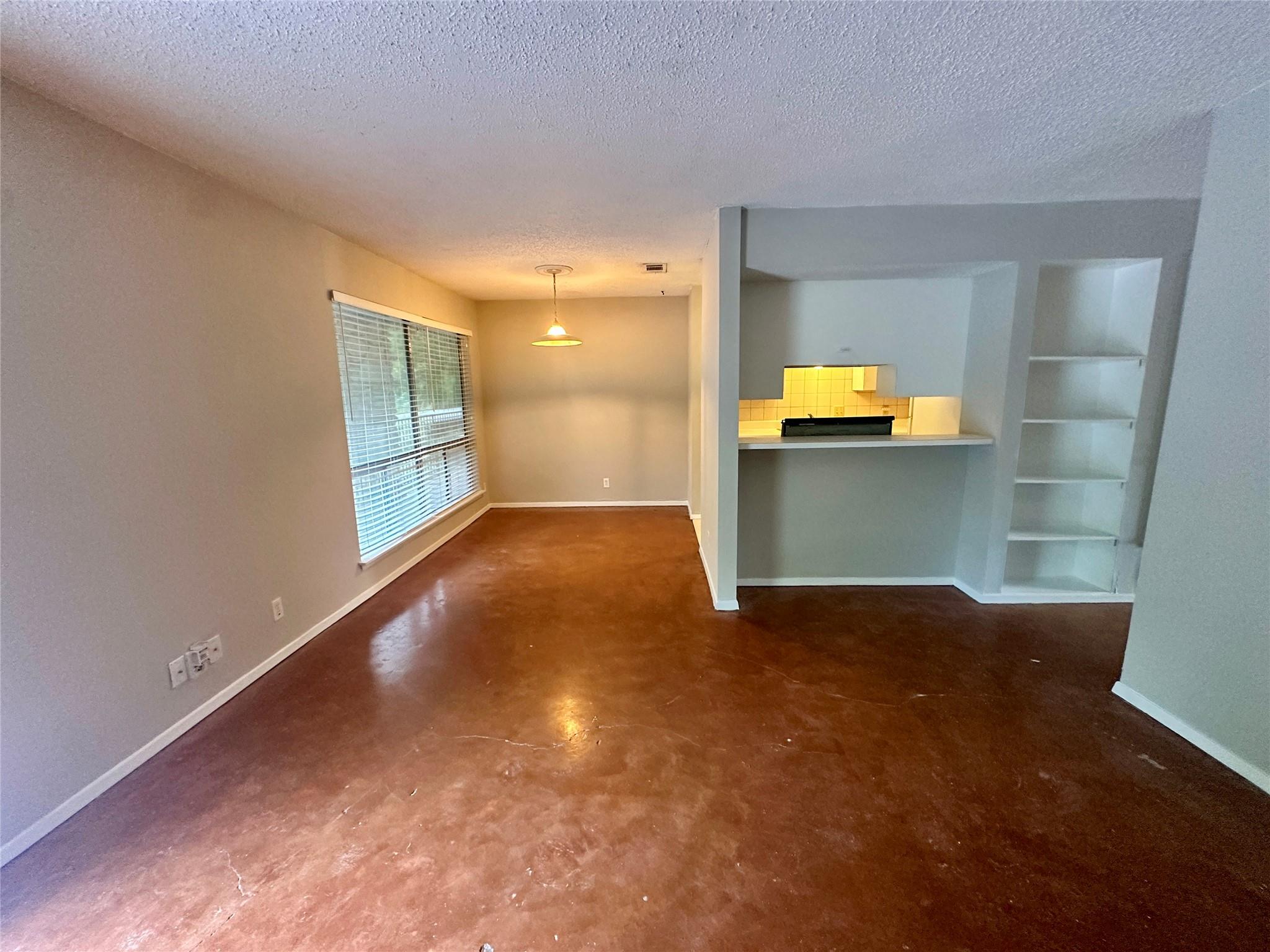 500 E Riverside Dr #211 Property Photo 6