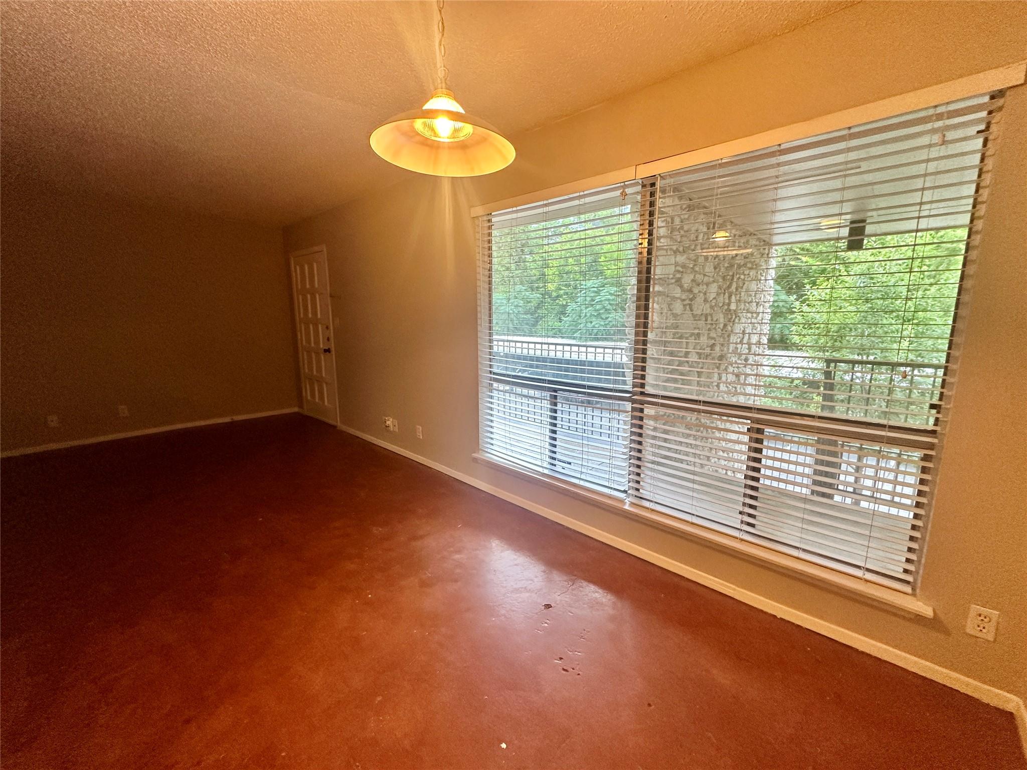 500 E Riverside Dr #211 Property Photo 7