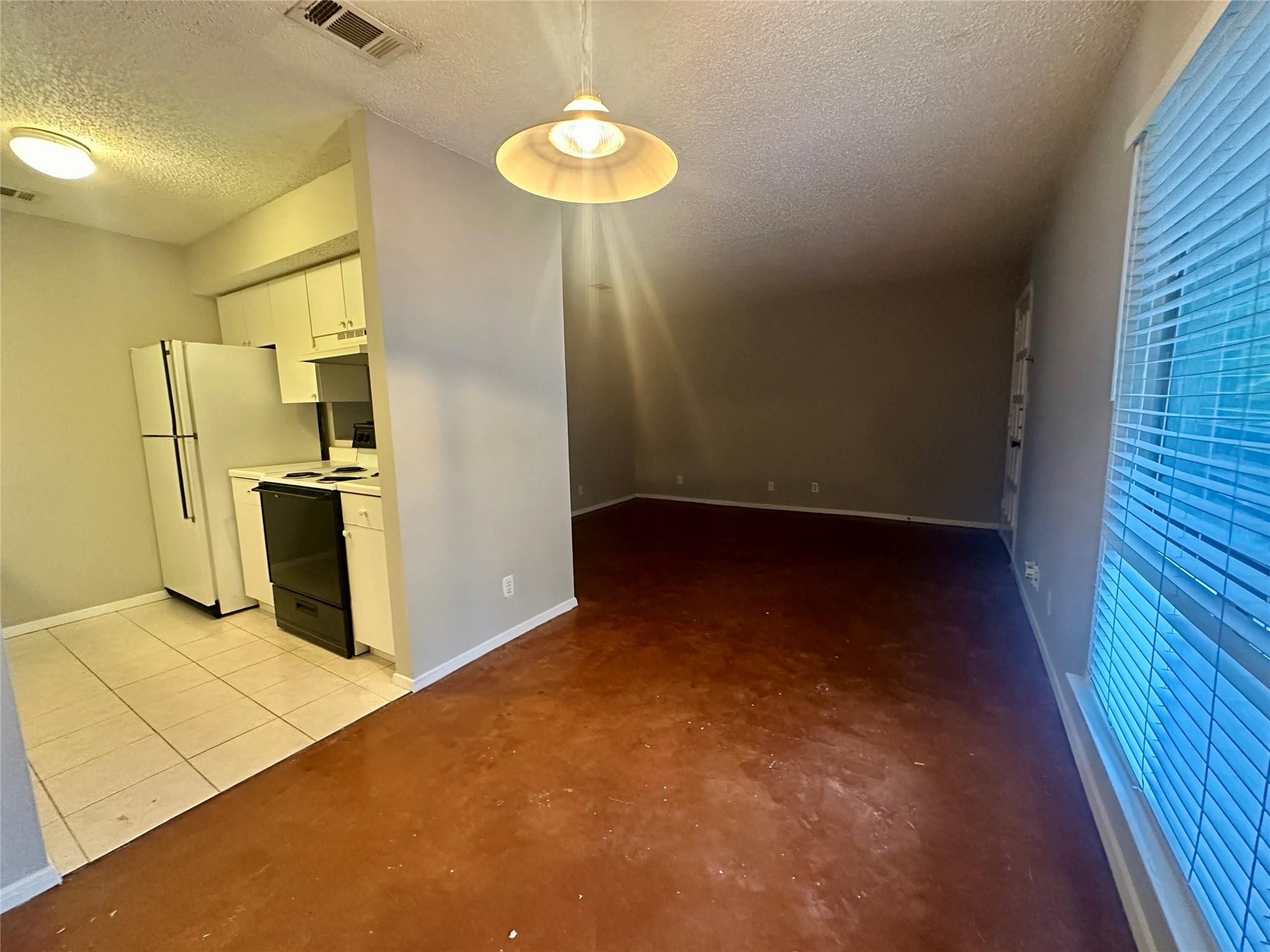 500 E Riverside Dr #211 Property Photo 8