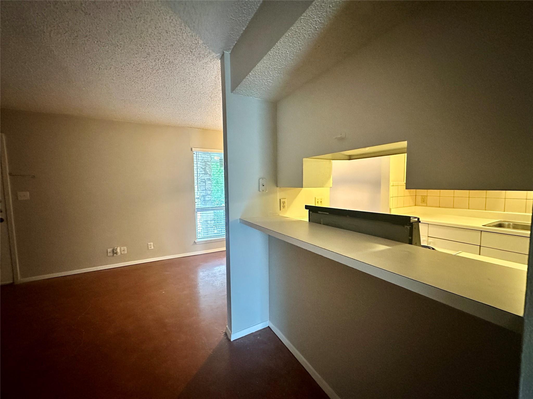 500 E Riverside Dr #211 Property Photo 10