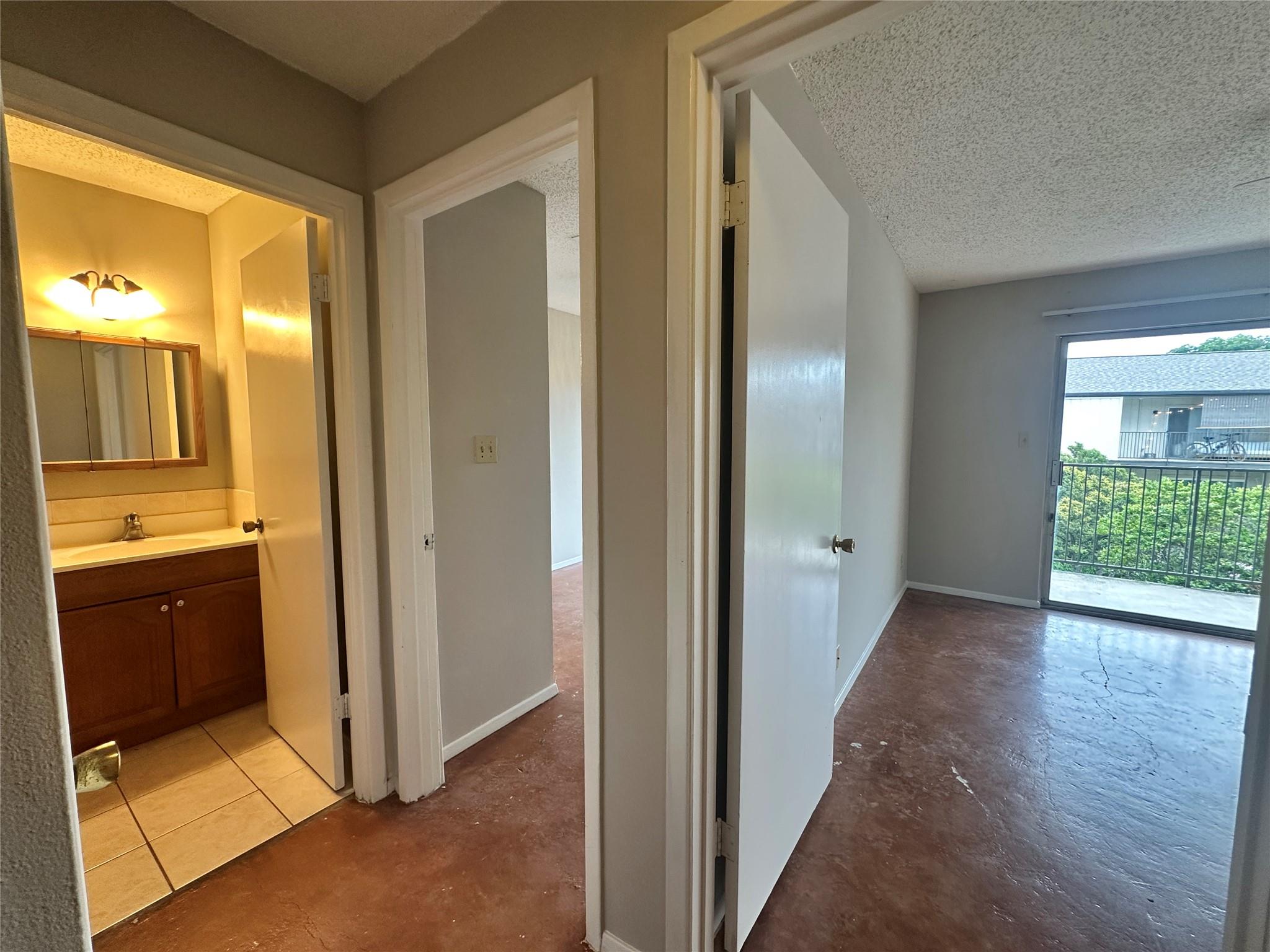 500 E Riverside Dr #211 Property Photo 11