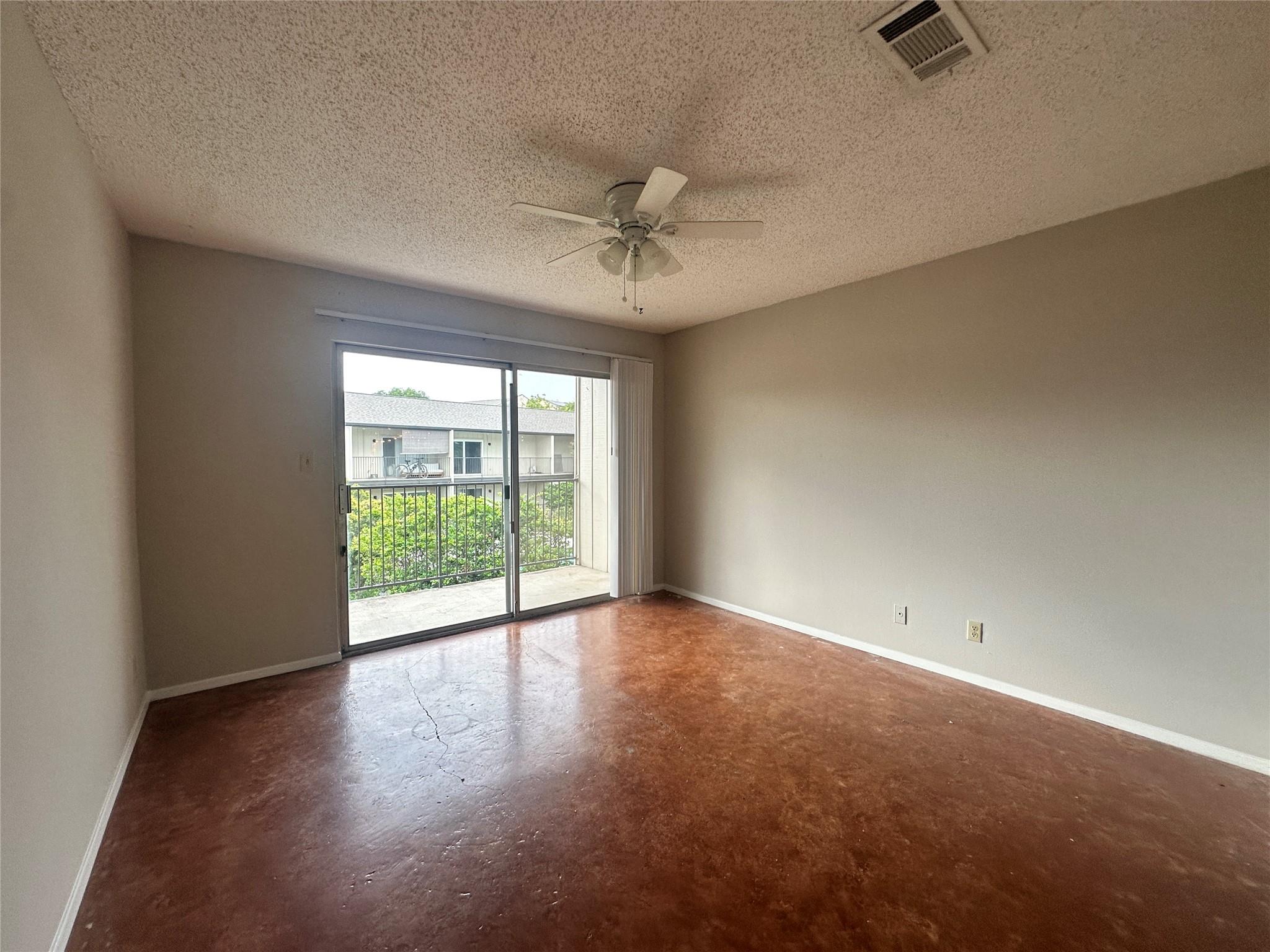 500 E Riverside Dr #211 Property Photo 12
