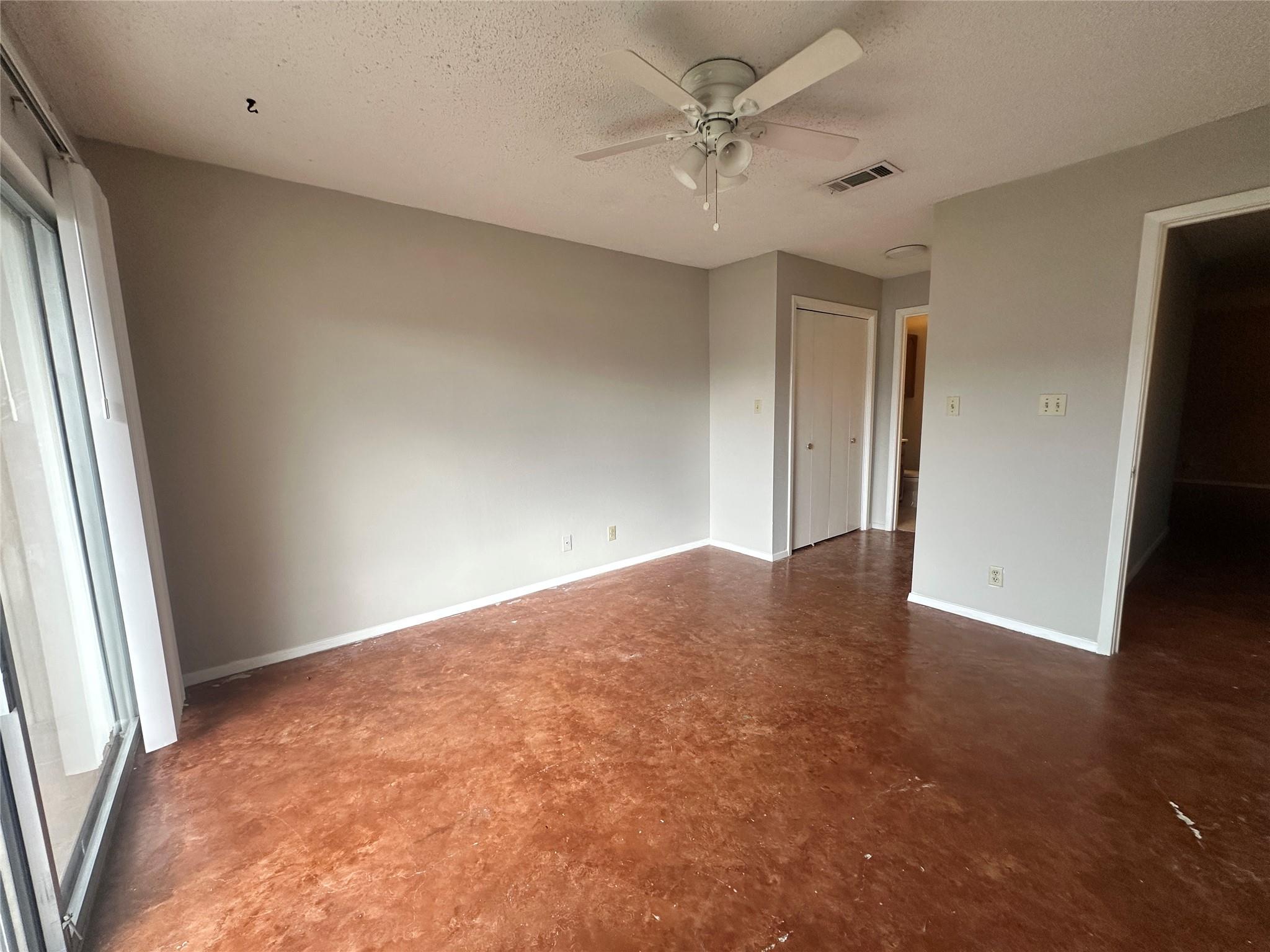 500 E Riverside Dr #211 Property Photo 13