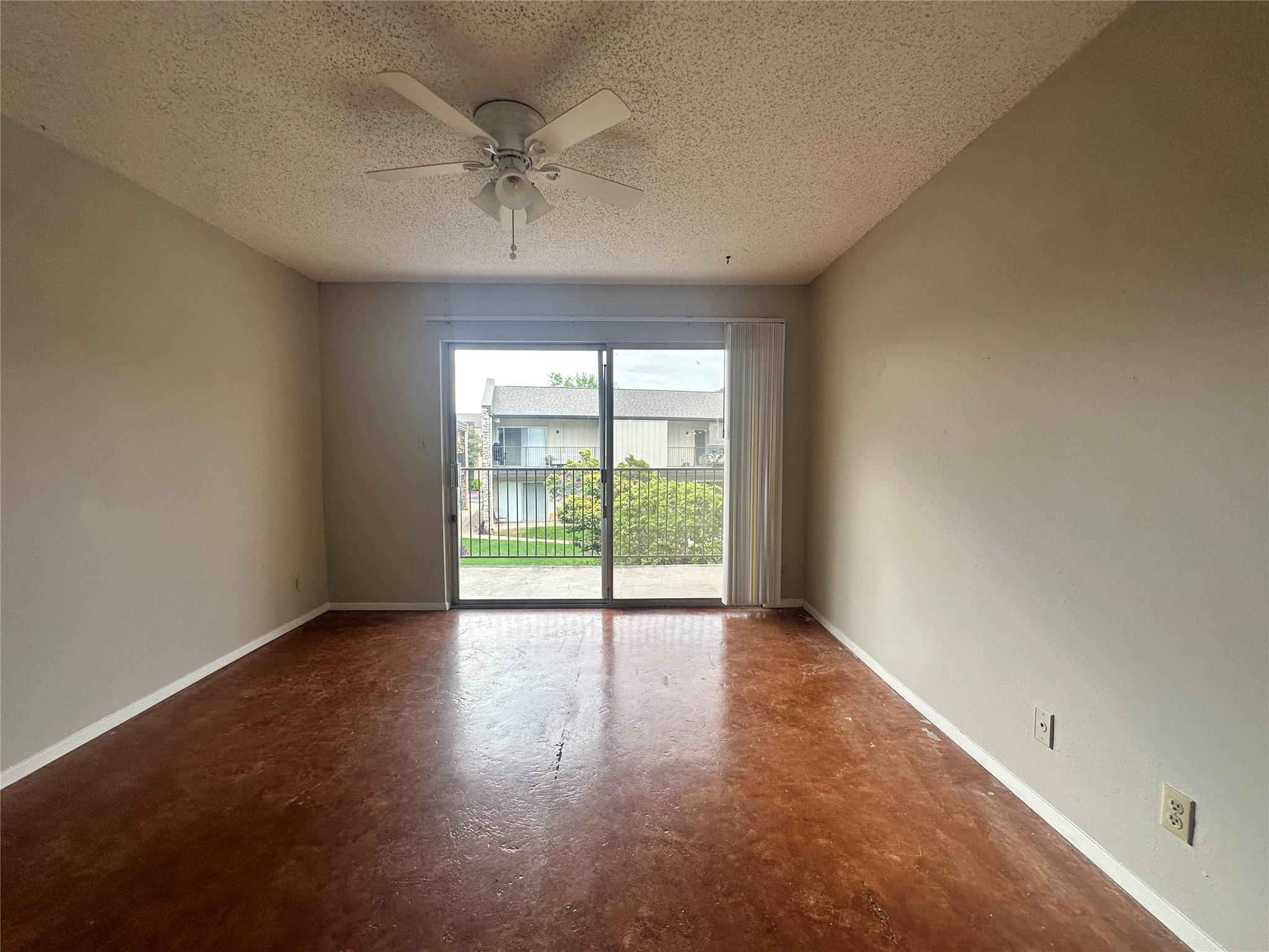 500 E Riverside Dr #211 Property Photo 14
