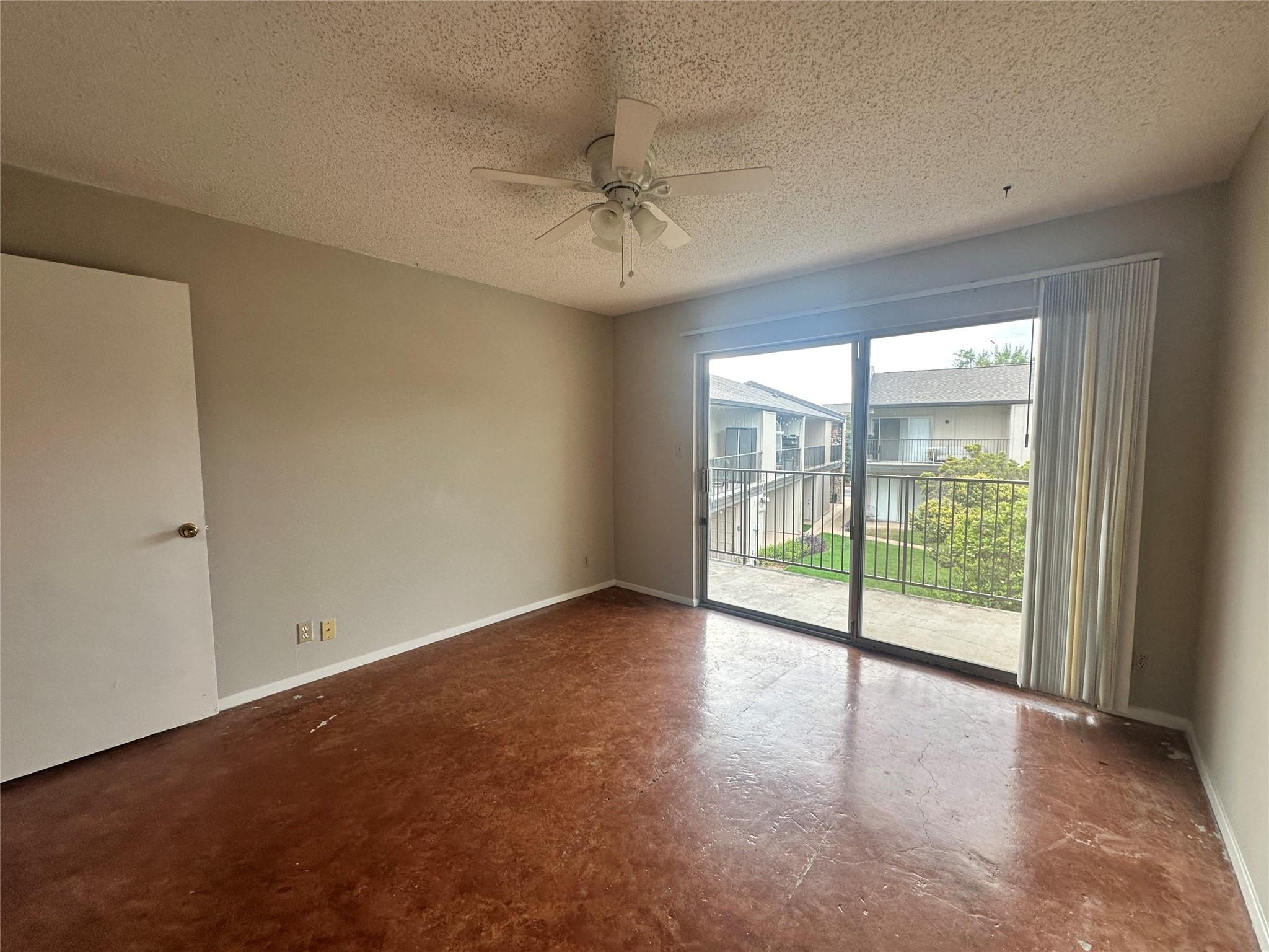 500 E Riverside Dr #211 Property Photo 15