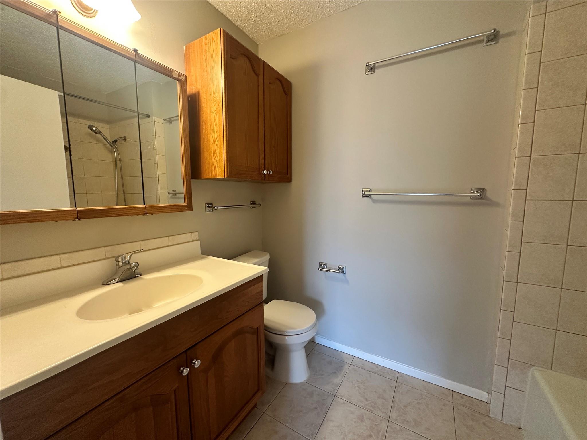 500 E Riverside Dr #211 Property Photo 17