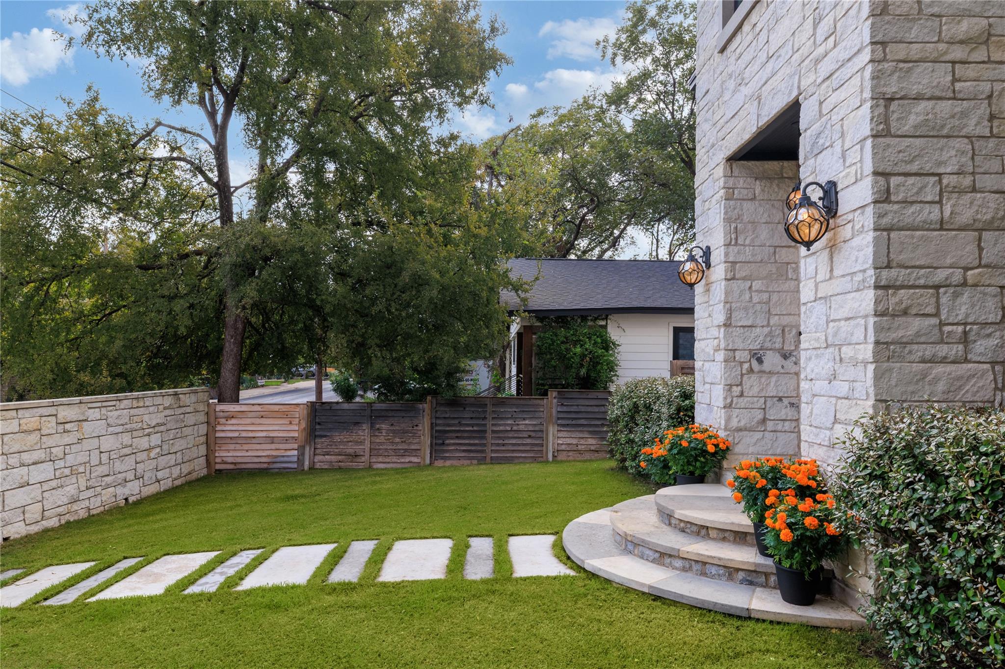 1107 Woodland Ave Property Photo 4