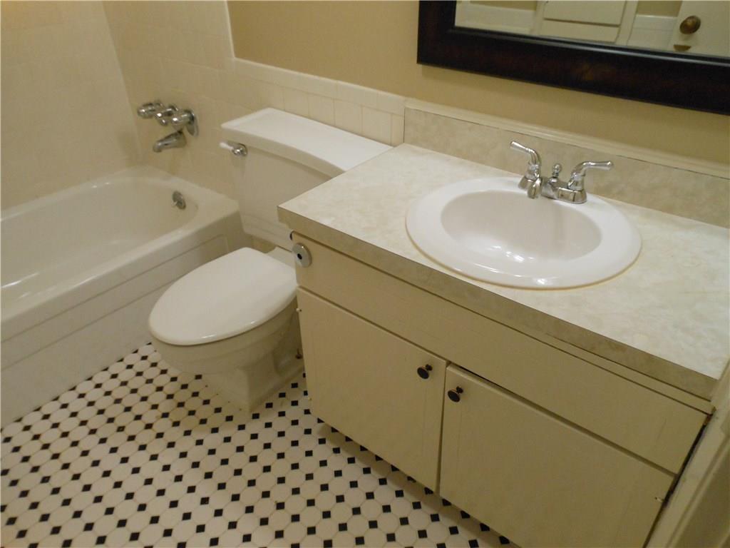 2516 Enfield Rd #102 Property Photo 3
