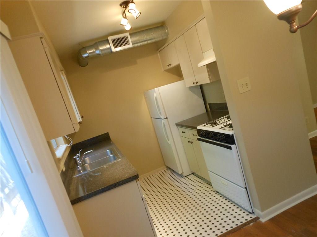 2516 Enfield Rd #102 Property Photo 6