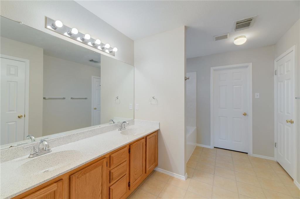 13460 Athens Trl Property Photo 7