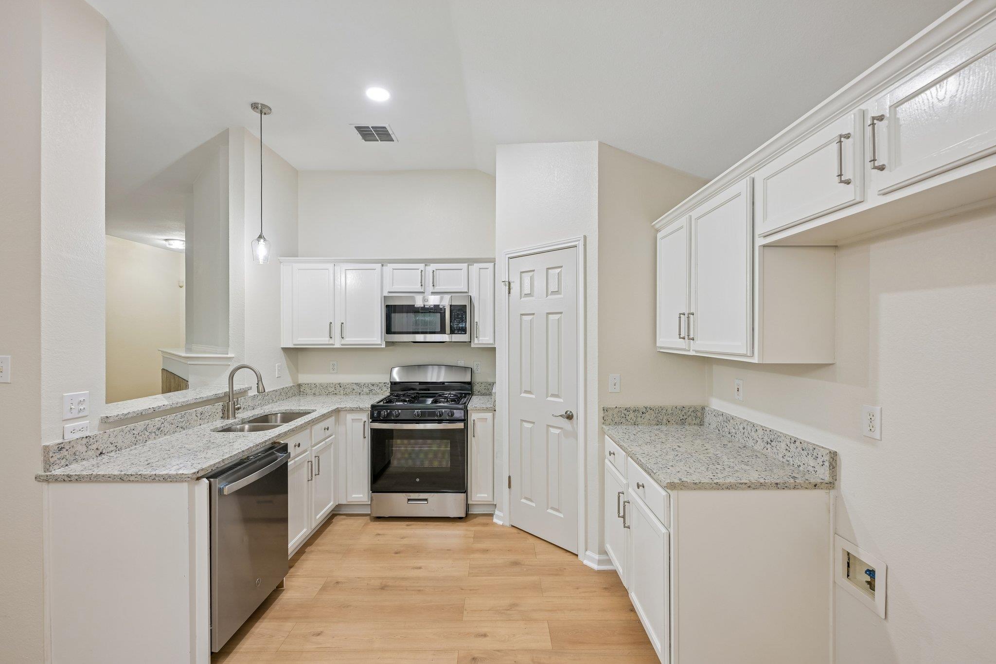 500 Britni Loop Property Photo 6