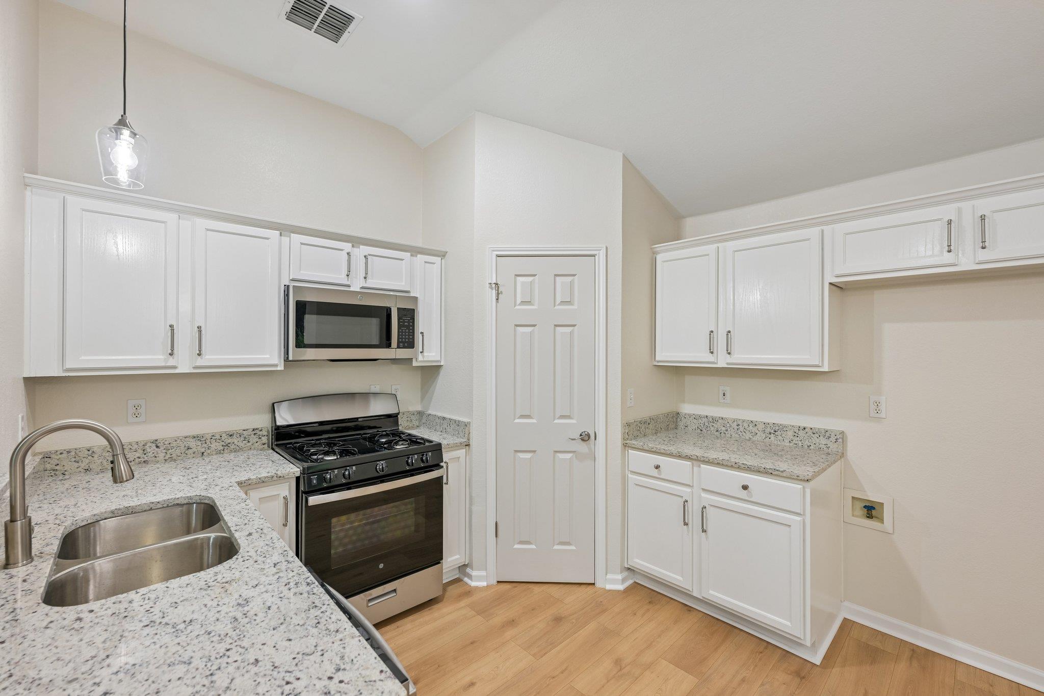 500 Britni Loop Property Photo 7