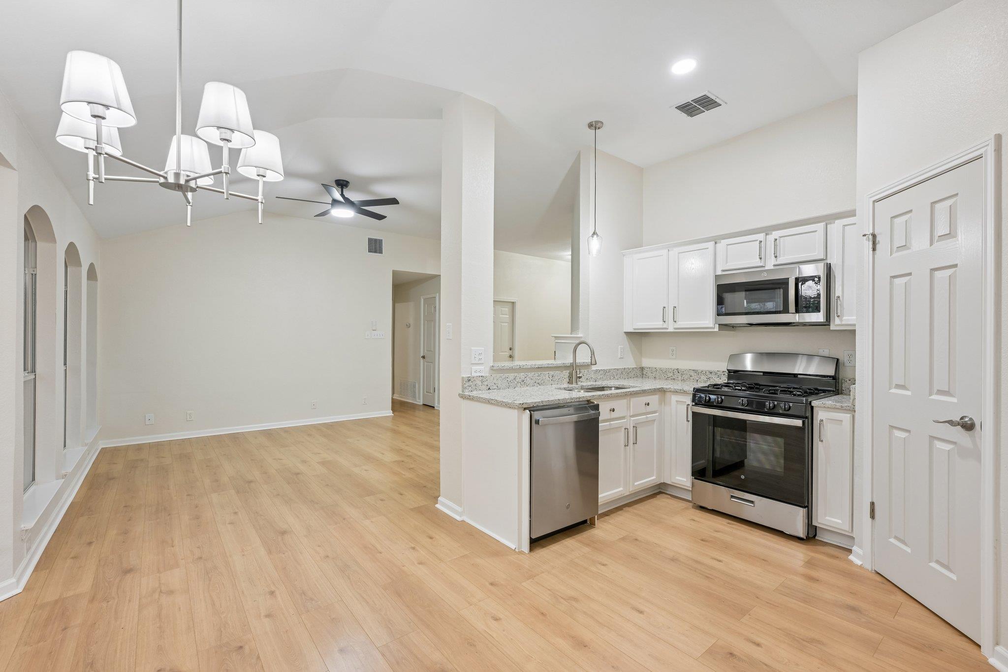 500 Britni Loop Property Photo 9