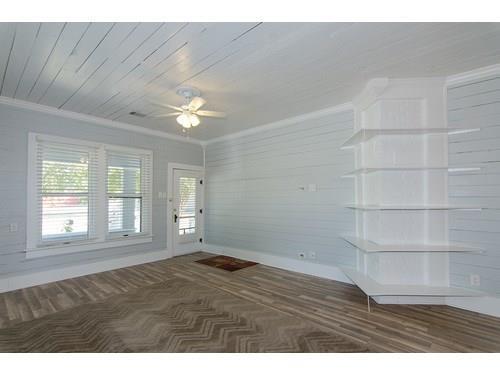 619 Talbot St Property Photo 5