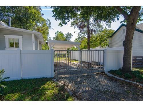 619 Talbot St Property Photo 19