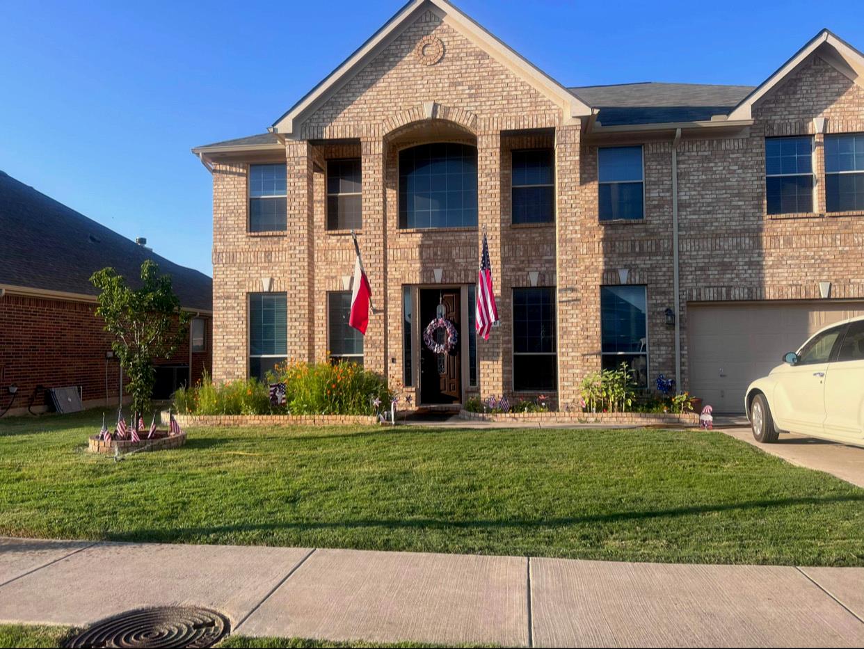 828 Peach Ln