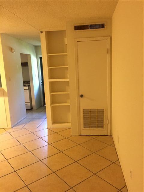 630 Maiden Ln D Property Photo 3