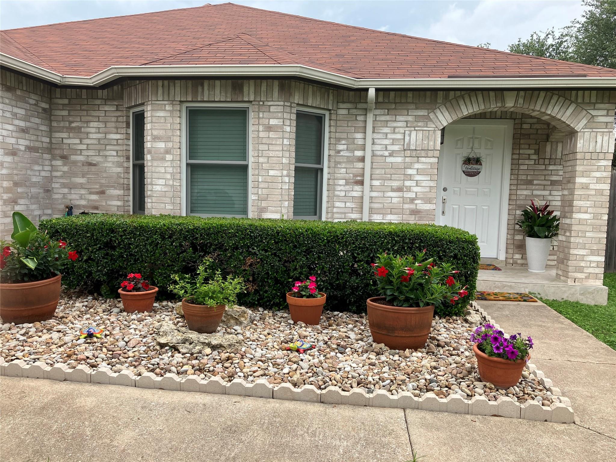 2207 Little Tree Bnd Property Photo 2