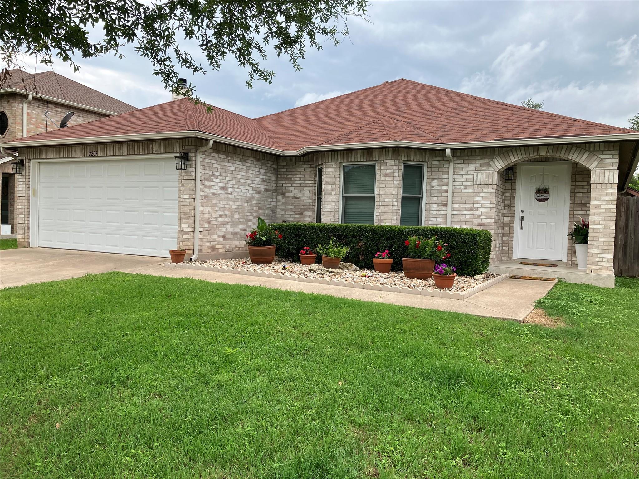2207 Little Tree Bnd Property Photo 3