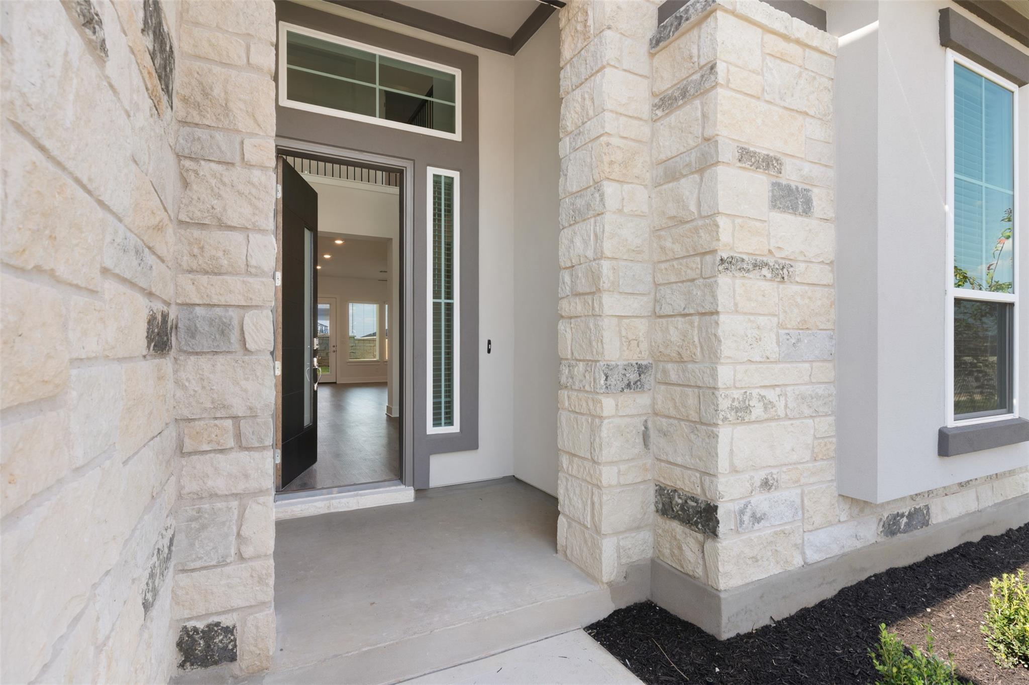 4725 Regents Pl Property Photo 3